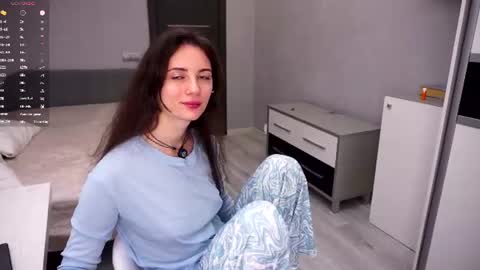 Snapshot of hollymonica chatting on June 2026 05:51:02 AM Delly online show from June 2026 05:51:02 AM