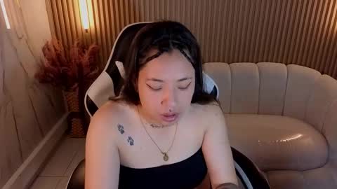 Snapshot of hollypeytoon chatting on November 2025 12:51:02 PM Holly online show from November 2025 12:51:02 PM