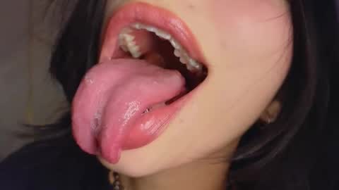 holly online show from November 2025 03:59:02 AM