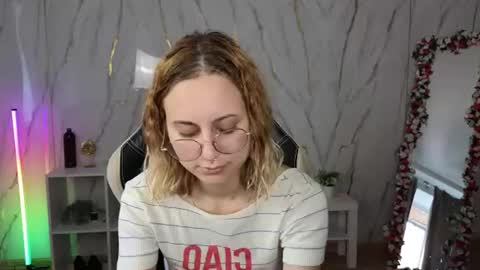 Snapshot of hollyy_pollyyyy chatting on July 2026 02:22:02 AM Polly online show from July 2026 02:22:02 AM