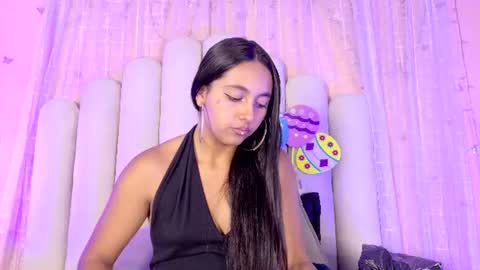 Hollyy online show from June 2026 07:23:01 PM