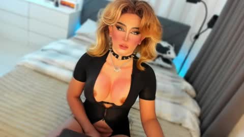 Snapshot of holy_grantqueenx chatting on June 2026 12:02:02 AM Miss Gia online show from June 2026 12:02:02 AM