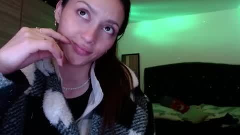 Snapshot of holy_julii chatting on June 2026 03:39:02 AM holy_julii online show from June 2026 03:39:02 AM