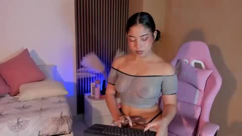 Snapshot of holy_lux22 chatting on June 2026 11:33:01 AM Holy Lux online show from June 2026 11:33:01 AM