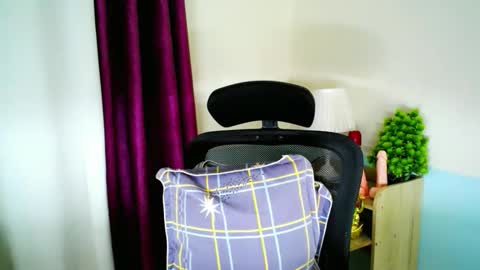 Snapshot of holy_maxine chatting on February 2026 06:11:02 AM holy_maxine online show from February 2026 06:11:02 AM
