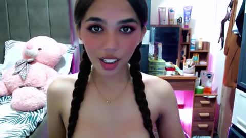 holy_molly1 online show from November 2025 12:17:01 PM
