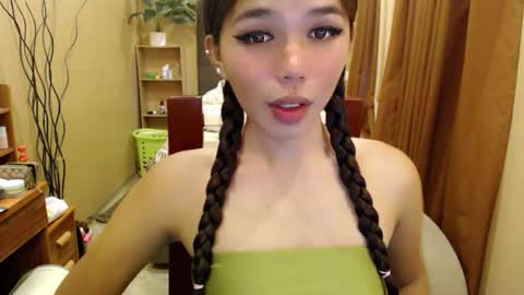 holy_molly1 online show from May 2026 03:46:01 AM