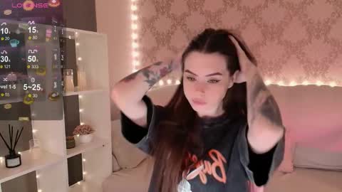 Mia online show from April 2026 03:42:02 AM