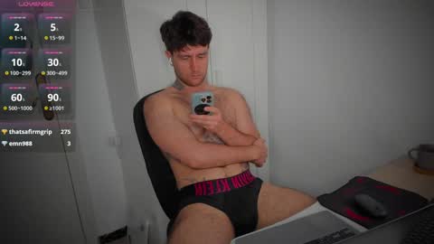 Snapshot of honestandrew chatting on April 2026 07:11:01 AM Andrew online show from April 2026 07:11:01 AM
