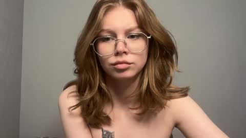 Snapshot of honey__pie chatting on June 2026 04:08:01 AM Lilith and Ellie online show from June 2026 04:08:01 AM