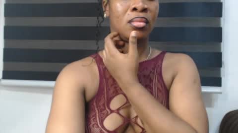 Snapshot of honey_dollxx chatting on May 2026 06:55:01 AM Flora online show from May 2026 06:55:01 AM