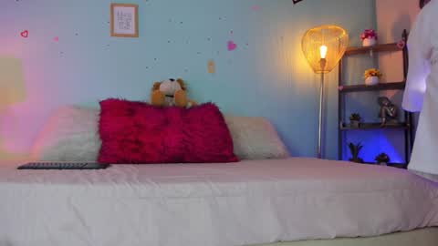 Snapshot of honey_fox01 chatting on January 2025 09:00:01 AM HONEY online show from January 2025 09:00:01 AM