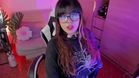 Milenka online show from July 2026 07:01:02 PM