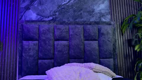 honey_sunn_ online show from October 2025 04:04:02 PM