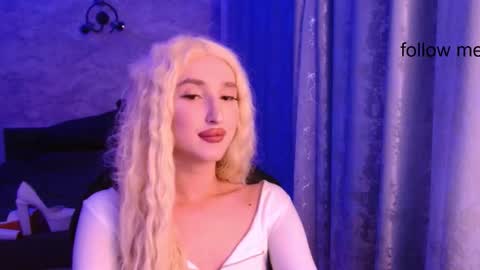 honey_sunset online show from November 2025 09:59:01 PM