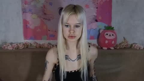 Snapshot of honeygold__ chatting on March 2026 04:02:02 AM Lisa online show from March 2026 04:02:02 AM