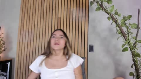 Sofia independent model online show from December 2024 11:33:01 AM