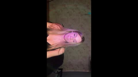 Snapshot of honeylune_ chatting on July 2026 06:42:02 AM Lovia online show from July 2026 06:42:02 AM