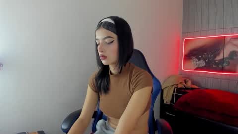 HONEY LUXE online show from February 2026 04:54:01 AM