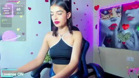 Snapshot of honeyluxe_ chatting on June 2026 08:57:01 PM HONEY LUXE online show from June 2026 08:57:01 PM