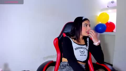 Snapshot of honeyluxe_ chatting on June 2026 08:57:01 PM HONEY LUXE online show from June 2026 08:57:01 PM
