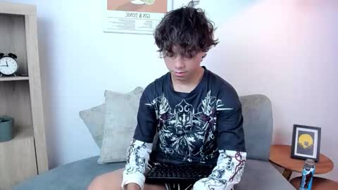 honeymoon_sariel online show from February 2026 01:47:01 PM