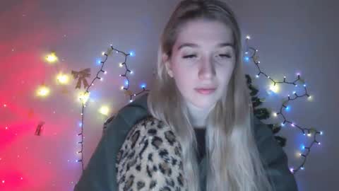 honeyveil online show from December 2025 10:24:01 AM