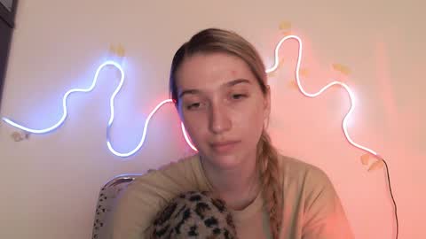 honeyveil online show from March 2026 12:27:01 PM