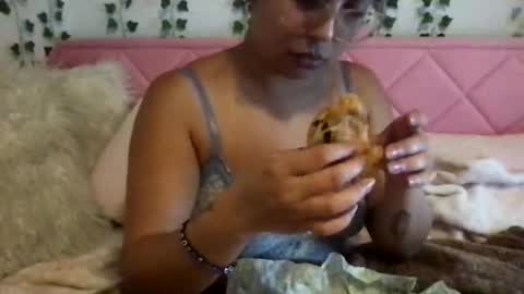 honeyyy89 online show from February 2026 04:27:02 AM