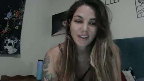 Snapshot of hoodhippy chatting on October 2025 05:02:02 AM HoodHippy online show from October 2025 05:02:02 AM