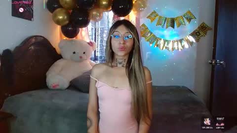 Hoollly Jones online show from November 2025 02:18:01 PM