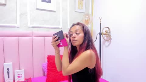 holly online show from December 2025 08:47:02 PM