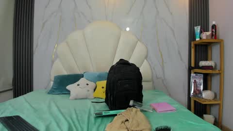 hoot_booys_ online show from April 2026 03:40:02 AM