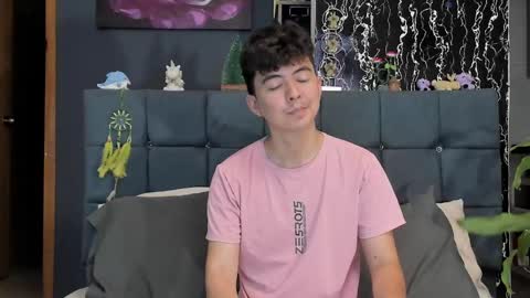 Snapshot of horny_twinks_guys chatting on January 2025 09:45:01 PM Alex and Camilo online show from January 2025 09:45:01 PM