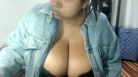 Snapshot of hornyboobs18 chatting on December 2024 08:39:02 AM karen online show from December 2024 08:39:02 AM