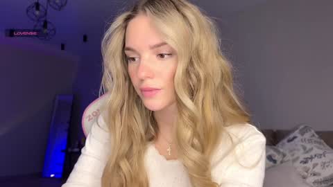 Sonya online show from December 2024 08:07:01 PM