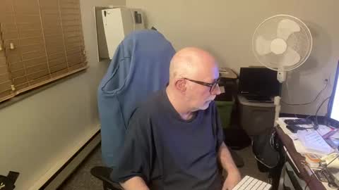 Snapshot of hornyeveryday24hours chatting on February 2025 02:41:01 AM Brett online show from February 2025 02:41:01 AM