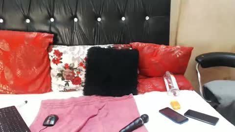 hornysnowie23x online show from October 2025 01:58:02 AM