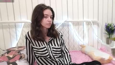 Mia online show from October 2025 08:57:02 AM