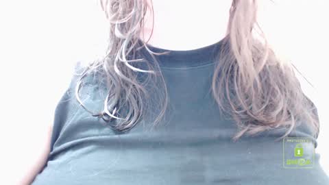 Snapshot of hot_and_pretty chatting on January 2025 09:01:01 AM Lila online show from January 2025 09:01:01 AM