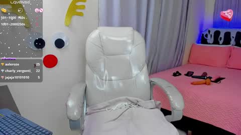 Snapshot of hot_beauty__ chatting on January 2025 10:37:02 AM VALENTINA online show from January 2025 10:37:02 AM