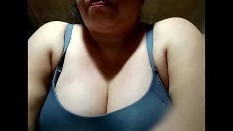 Snapshot of hot_boobs21 chatting on February 2025 11:51:01 AM hot_boobs21 online show from February 2025 11:51:01 AM