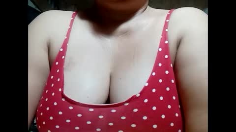 Snapshot of hot_boobs21 chatting on February 2025 09:27:02 PM hot_boobs21 online show from February 2025 09:27:02 PM