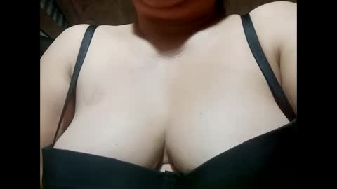 Snapshot of hot_boobs21 chatting on March 2025 09:14:02 PM hot_boobs21 online show from March 2025 09:14:02 PM