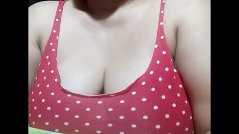 Snapshot of hot_boobs21 chatting on March 2025 12:15:01 PM hot_boobs21 online show from March 2025 12:15:01 PM