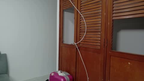 Mia online show from November 2025 03:06:01 AM