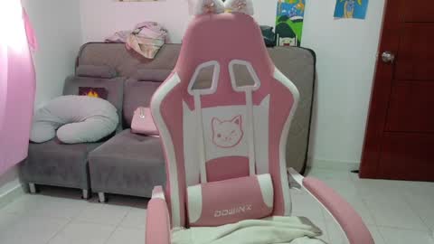 Mia online show from April 2026 06:38:02 PM