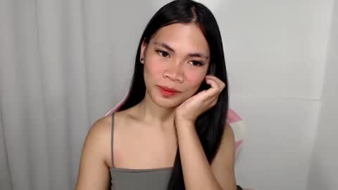 Snapshot of hot_pauline chatting on May 2026 01:38:01 PM hot_pauline online show from May 2026 01:38:01 PM