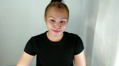 Snapshot of hot_selenaxx chatting on October 2025 06:06:01 PM Selena online show from October 2025 06:06:01 PM