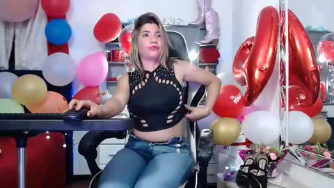 Snapshot of hot_sexy_bunny chatting on February 2025 12:54:02 AM hot sexy bunny online show from February 2025 12:54:02 AM